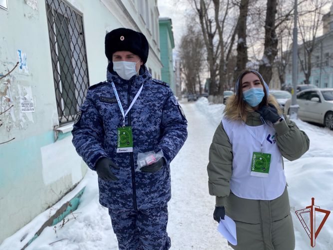 Росгвардия продолжает оказывать адресную помощь находящимся на самоизоляции томичам