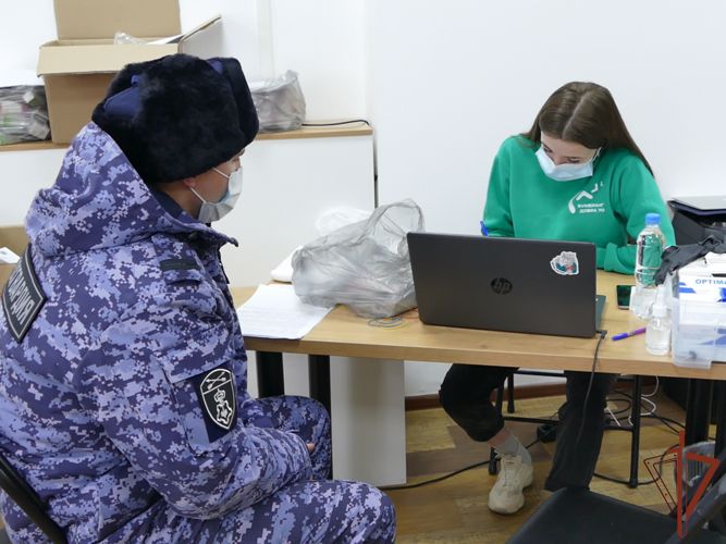 Росгвардия продолжает оказывать адресную помощь находящимся на самоизоляции томичам