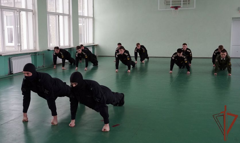 Росгвардейцы провели Уроки мужества для учеников школ  Центрального федерального округа
