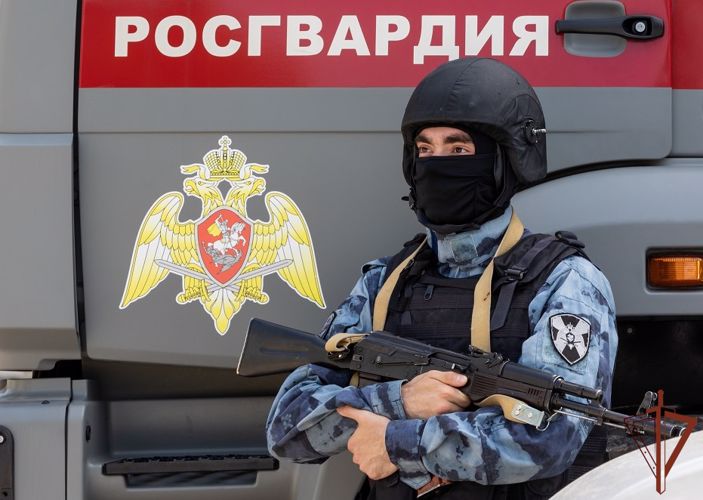 Новосибирский ОМОН Росгвардии помог задержать подозреваемых в краже иномарки