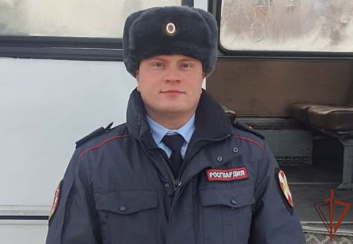 Офицер Росгвардии оказал первую помощь потерявшей сознание школьнице в Братске