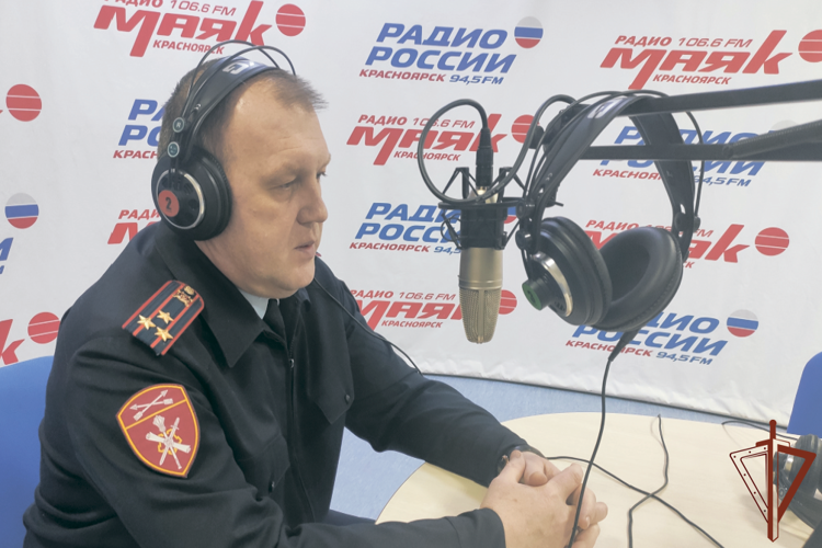 Специалисты госконтроля и лицензионно-разрешительной работы Росгвардии стали героями сюжетов сибирских СМИ