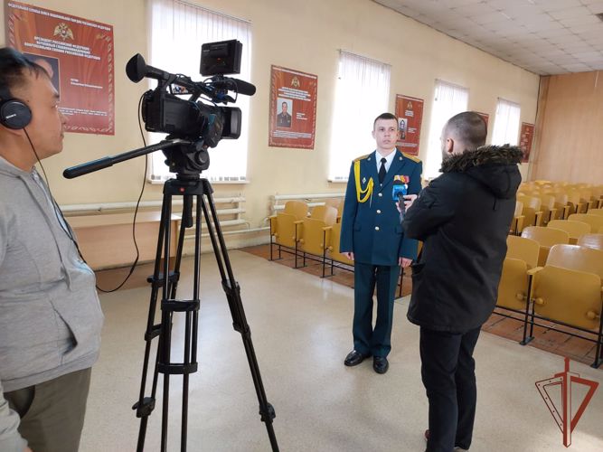 В свой профессиональный праздник музыканты Росгвардии рассказали журналистам Приангарья о службе в военно-духовом оркестре