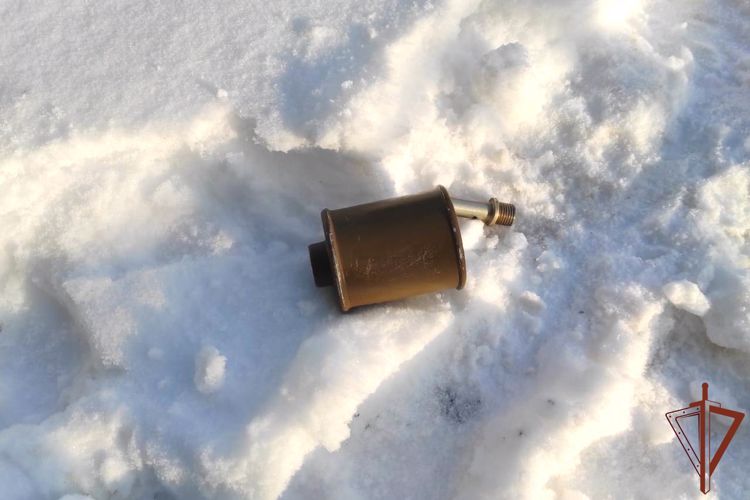 Во Всеволожском районе Ленинградской области взрывотехники ОМОН Росгвардии осмотрели подозрительный предмет