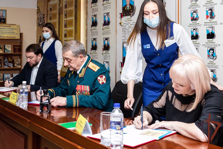 Церемония гашения почтовой марки в честь Героя России Игоря Груднова состоялась в Хабаровске