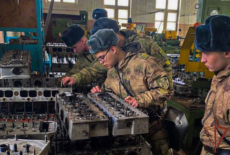 Будущие офицеры Росгвардии проходят практику на уральском предприятии ВПК