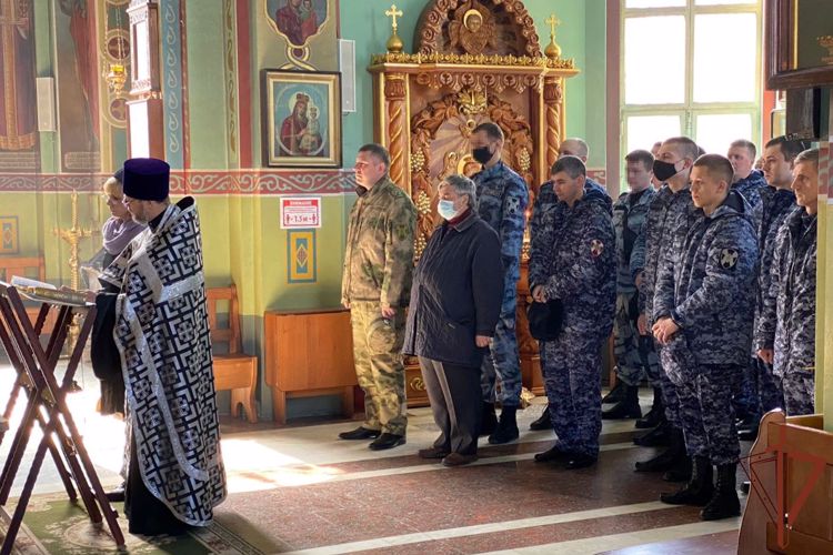 На юге России военнослужащие и сотрудники Росгвардии принимают поздравления с профессиональным праздником