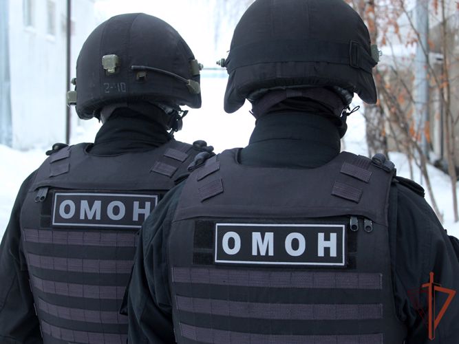 Спецназ Росгвардии задержал в Саратовской области подозреваемых в хищении более 20 млн рублей чиновников