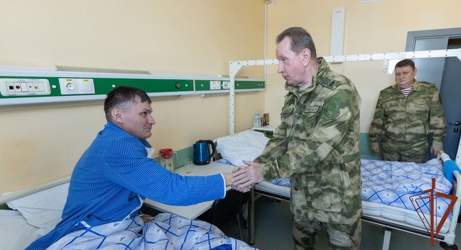 Генерал армии Виктор Золотов вручил государственные награды военнослужащим и сотрудникам Росгвардии, отличившимся в ходе специальной военной операции
