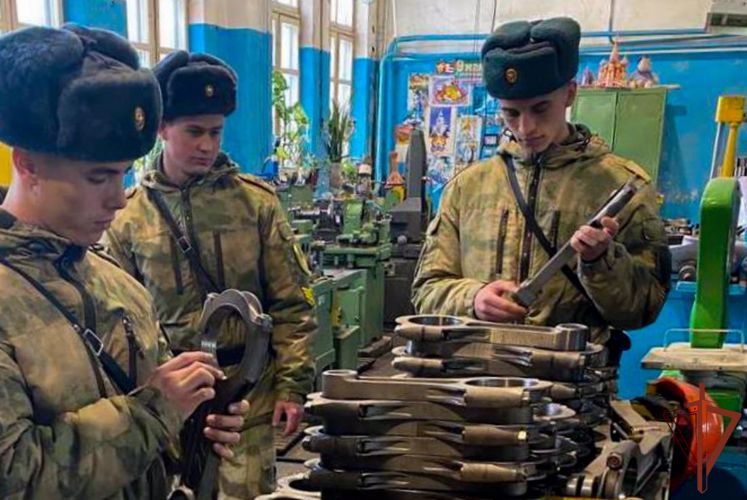 Будущие офицеры Росгвардии проходят практику на уральском предприятии ВПК