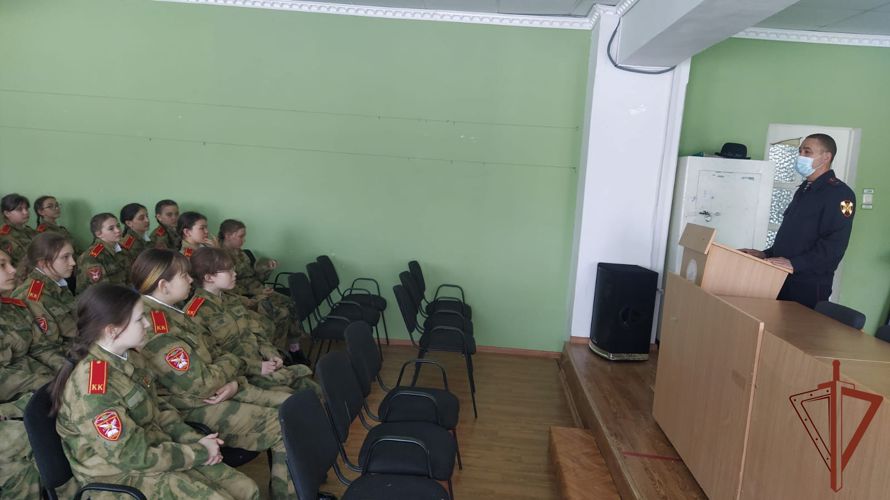 В Башкирии офицеры Росгвардии провели серию уроков мужества для школьников