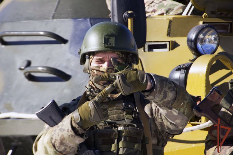 Военнослужащие Северского соединения Росгвардии присоединились к всероссийской акции «#Своих не бросаем» (видео)