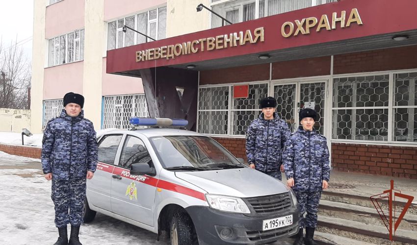 Росгвардейцы в Башкирии потушили загоревшийся автомобиль