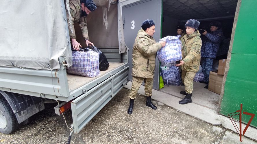 Росгвардейцы из Крыма оказали помощь жителям Донбасса (видео)