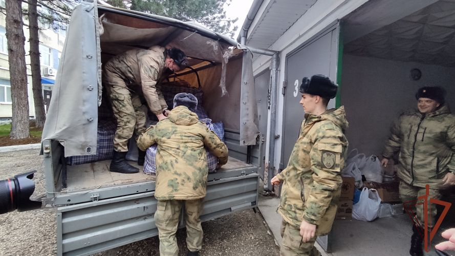 Росгвардейцы из Крыма оказали помощь жителям Донбасса (видео)