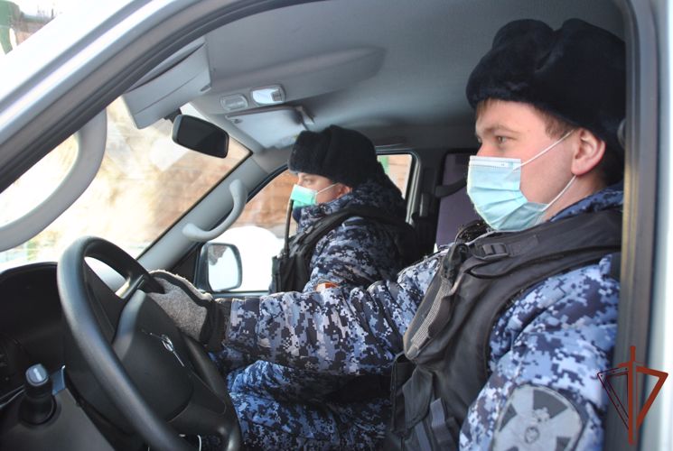 В Кирове росгвардейцы задержали подозреваемых в хулиганстве