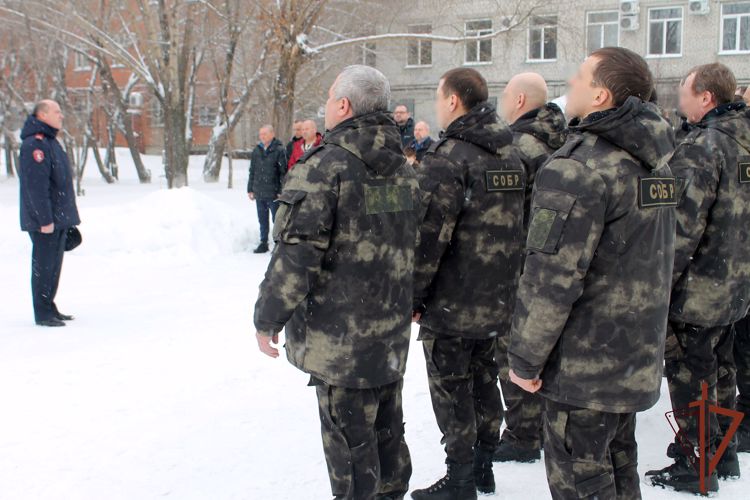 Память погибших 26 лет назад офицеров СОБР Росгвардии почтили боевые товарищи в Кургане (видео)