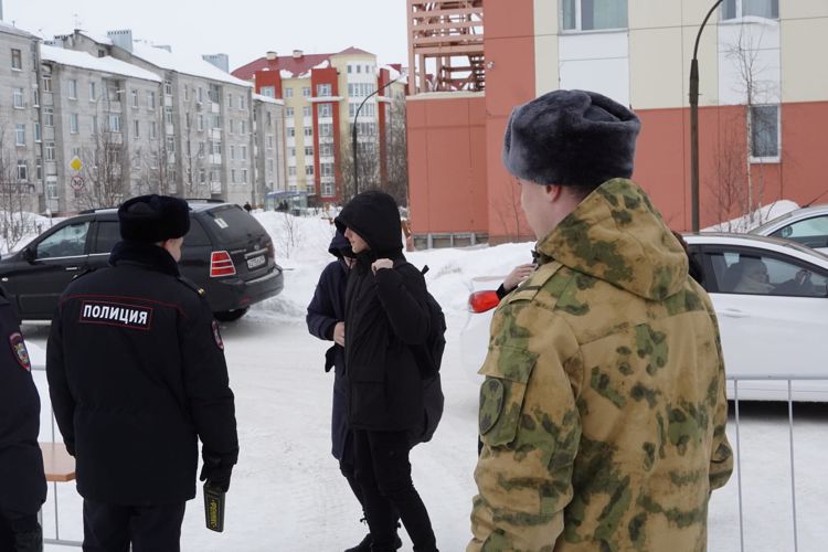 В Нарьян-Маре личный состав Росгвардии и полиции обеспечил безопасность проведения концерта «Русская весна»