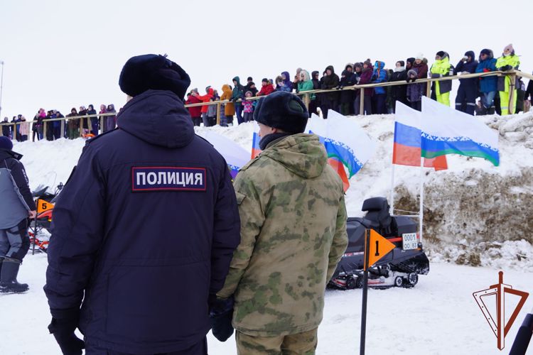Росгвардия обеспечила правопорядок во время проведения снегоходного кросса «Буран Дей–2022» в Нарьян-Маре