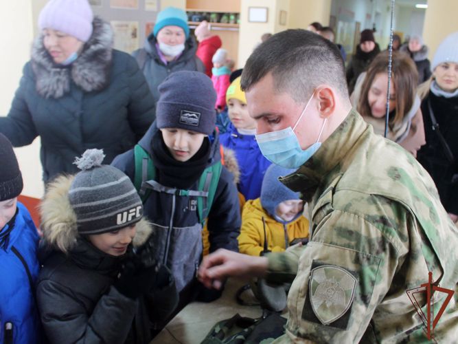 Дети военнослужащих Росгвардии побывали в гостях на службе родителей