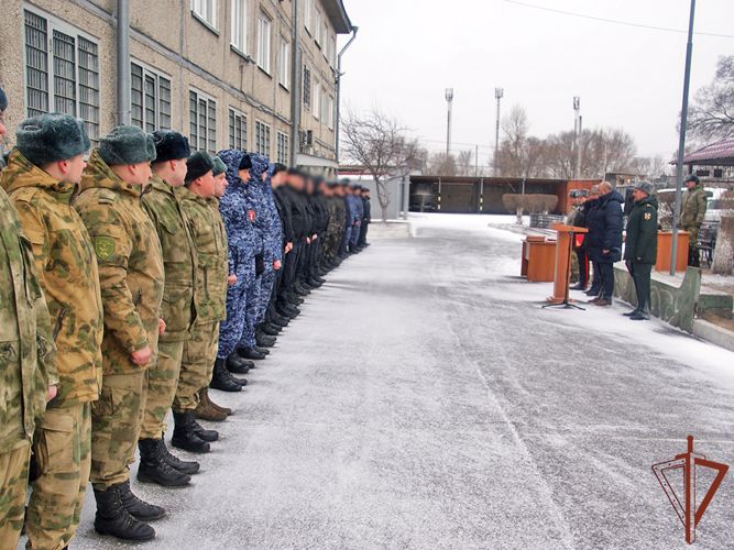 В Сибири прошли церемонии возложения цветов к памятникам героев, погибших при исполнении воинского и служебного долга