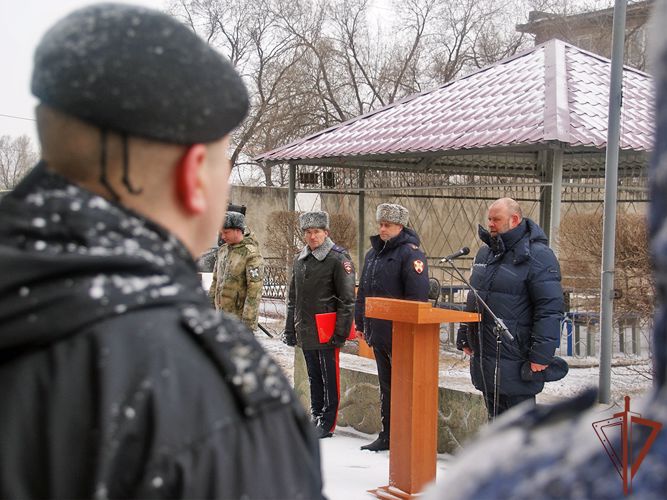 В Сибири прошли церемонии возложения цветов к памятникам героев, погибших при исполнении воинского и служебного долга