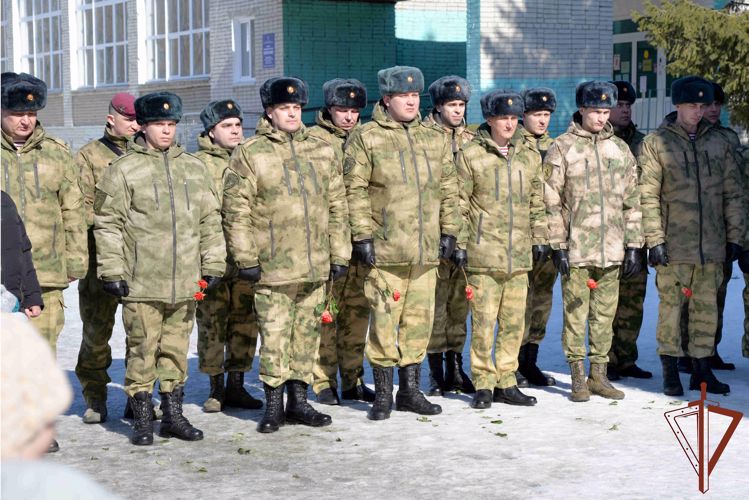Росгвардия в Кургане увековечила память павших в 1995 году воинов правопорядка (видео)