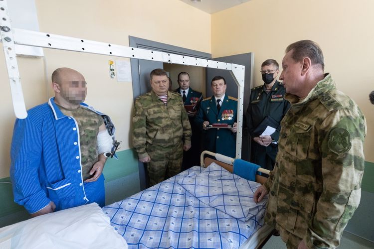 Генерал армии Виктор Золотов вручил государственные награды военнослужащим и сотрудникам Росгвардии, отличившимся в ходе специальной военной операции