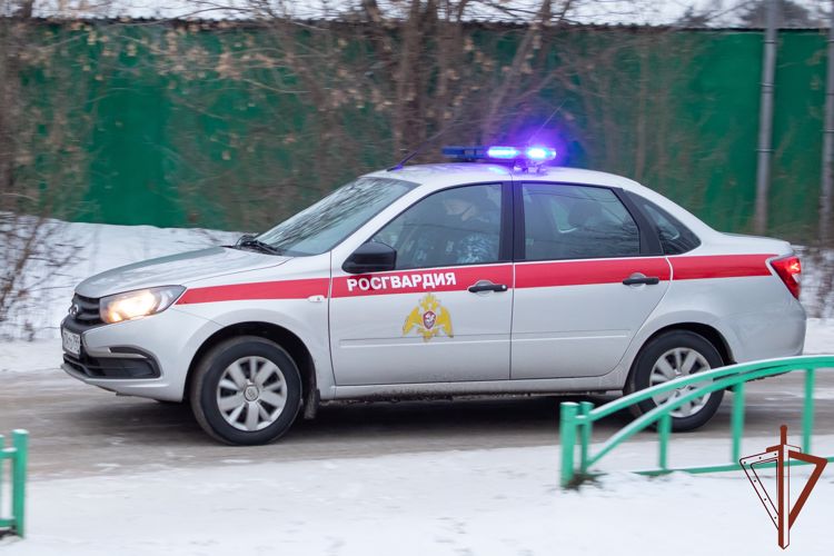 Патруль Росгвардии задержал подозреваемого в распространении наркотиков в Москве