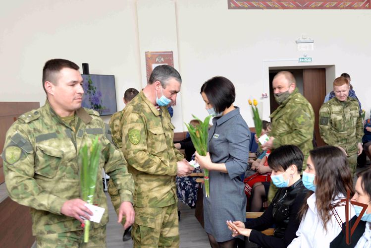 В Уральском округе Росгвардии прошли праздничные мероприятия, посвященные Международному женскому дню