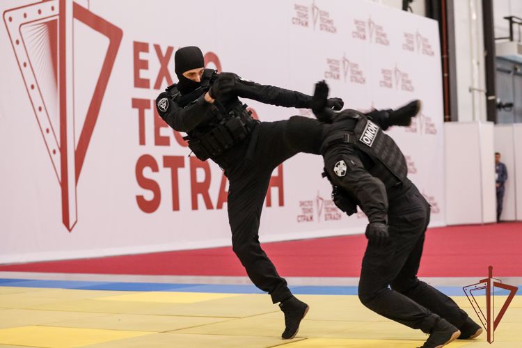 На выставке ЕXРОТЕСНNОSTRAZH ОМОН Росгвардии продемонстрировал мастерство рукопашного боя 