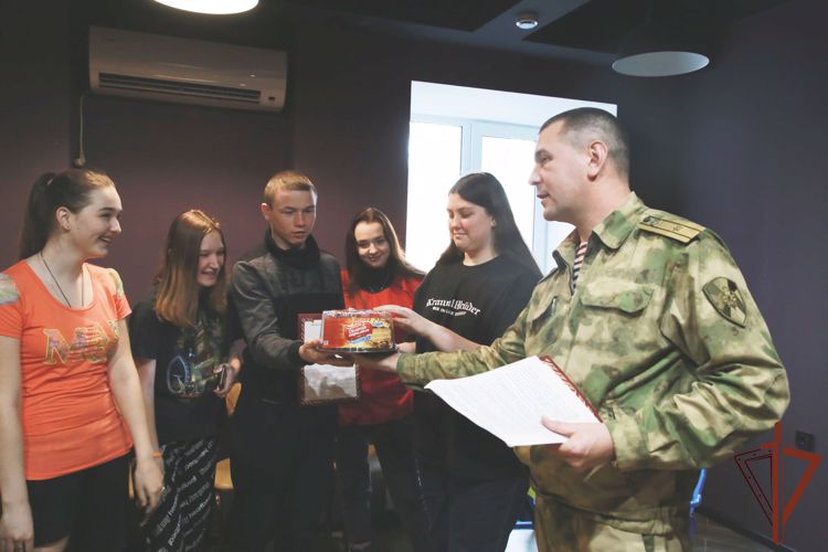 На Урале ветераны Росгвардии поддержали всероссийские акции в поддержку участников специальной операции на Украине (видео)