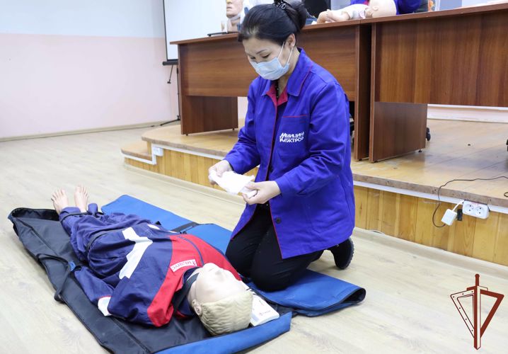 Специалисты школы медицины катастроф в Республике Саха (Якутия) провели для росгвардейцев занятие по оказанию доврачебной помощи 