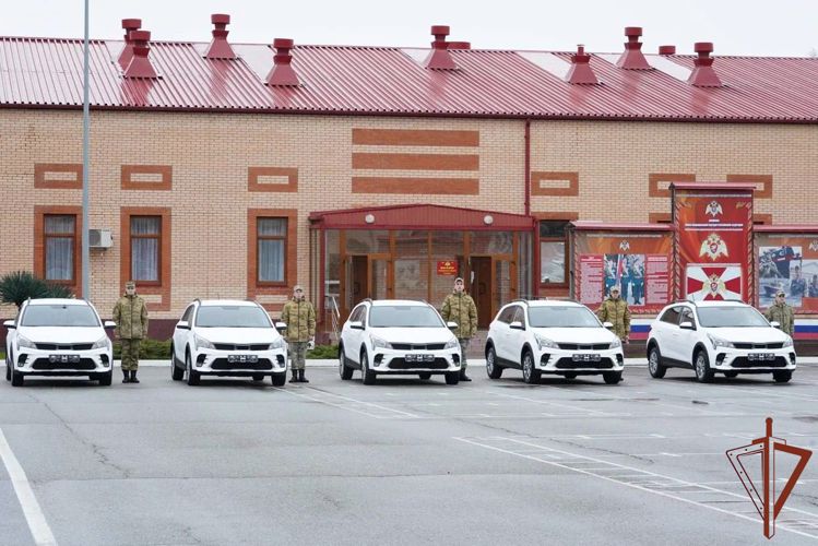 Ключи от новых служебных автомобилей накануне профессионального праздника вручили   росгвардейцам  в Сочи