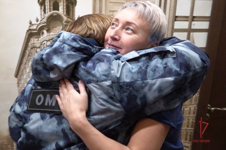 Архангельские омоновцы поздравили вдов и матерей погибших товарищей с праздником