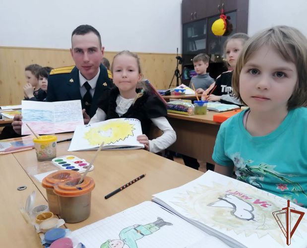 В Дзержинске ученики подшефного класса Росгвардии поучаствовали в акции «Письмо солдату»