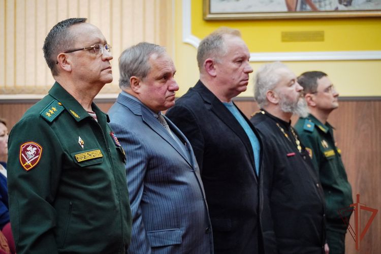 Командующий Северо-Западным округом Росгвардии встретился с матерями и вдовами погибших боевых товарищей