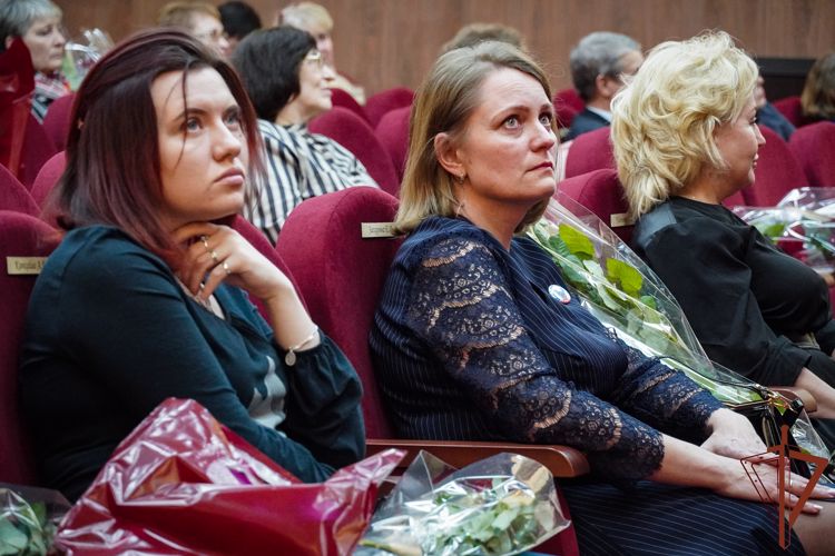 Командующий Северо-Западным округом Росгвардии встретился с матерями и вдовами погибших боевых товарищей