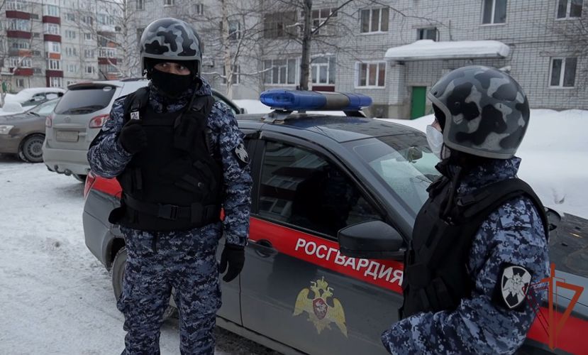 Росгвардейцы в Югре предложили корреспонденту ТВ-канала на один день сменить профессию (видео)