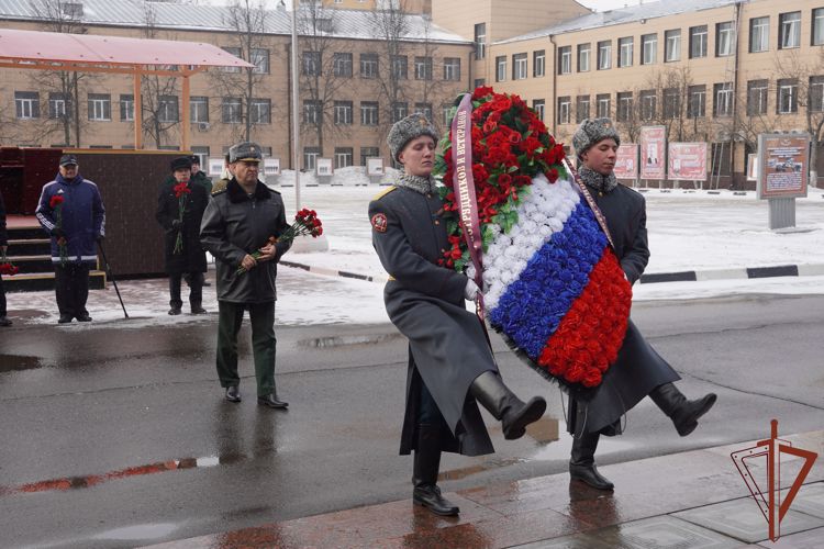Командующий Центральным округом поздравил личный состав с Днем войск национальной гвардии Российской Федерации