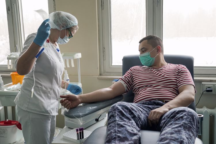 Росгвардейцы поздравили столичных врачей с Международным женским днем