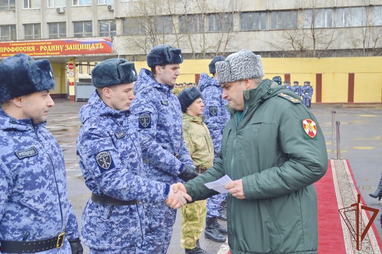 Военнослужащие Северо-Западного округа Росгвардии отметили профессиональный праздник