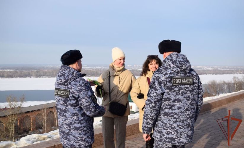 Росгвардейцы Приволжского округа поздравили женщин с наступающим праздником - 8 марта