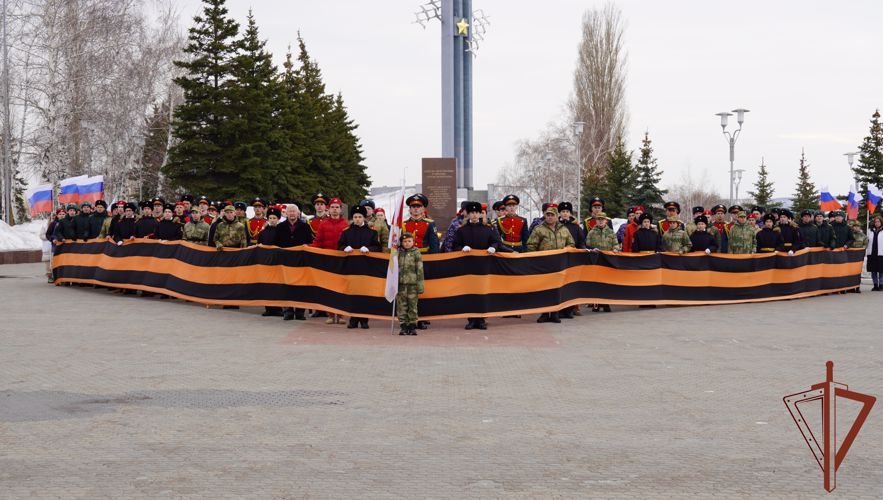 В Саратове военнослужащие и сотрудники Росгвардии поддержали участников специальной военной операции в Украине