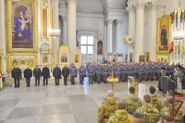 Военнослужащие Северо-Западного округа Росгвардии отметили профессиональный праздник
