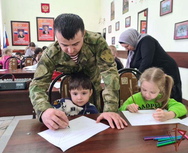 Воспитанники детского сада Росгвардии в Урус-Мартане поддержали защитников Отечества