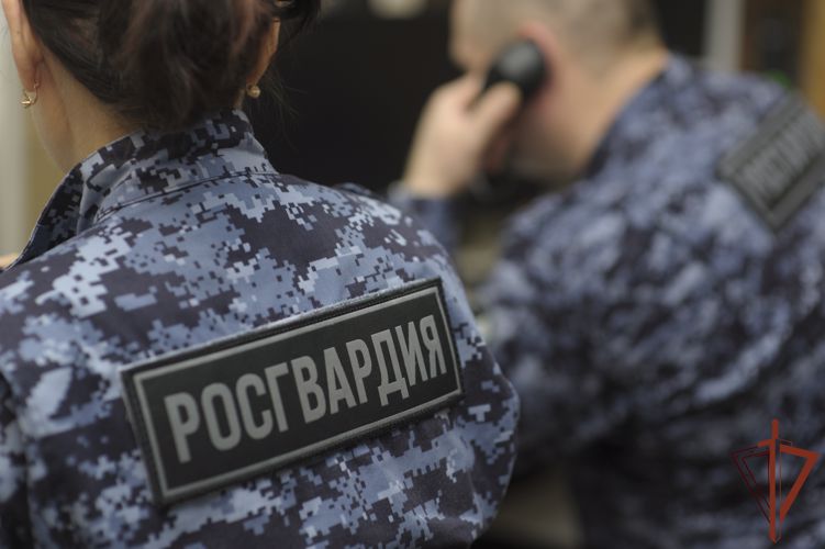 Сотрудники Росгвардии в Москве задержали подозреваемых в разбое