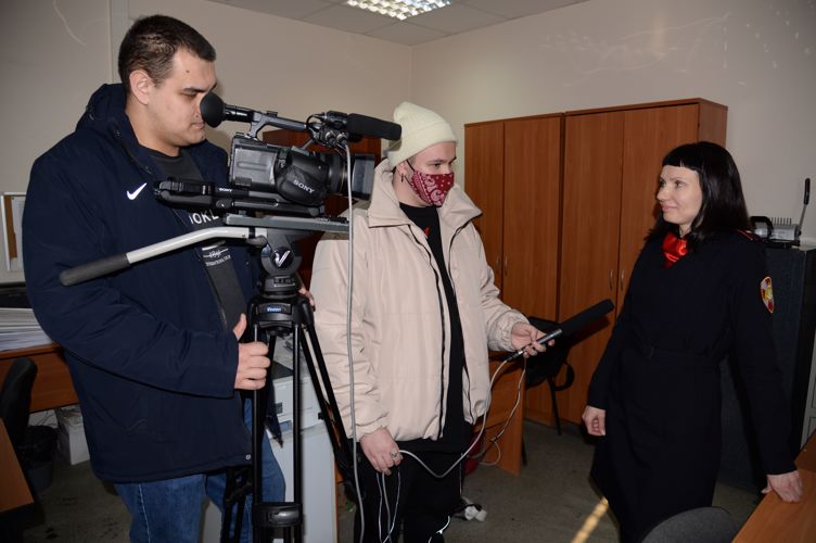 Представительницы югорского управления Росгвардии в приняли участие в радиоэфирах и телесюжетах, посвященных 8 марта (видео)