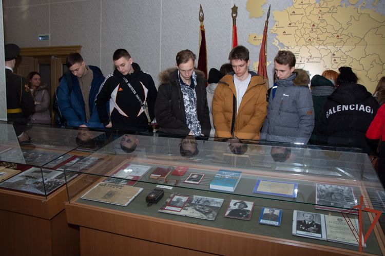 Подмосковные школьники посетили дивизию имени Дзержинского Росгвардии