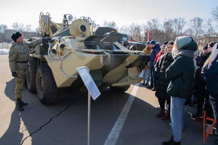 Подмосковные школьники посетили дивизию имени Дзержинского Росгвардии